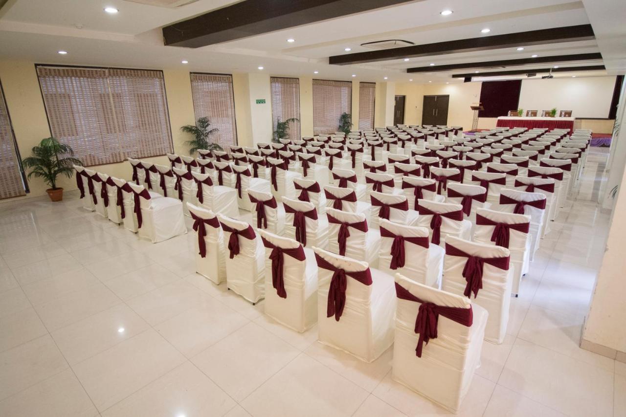 Grand Sarovar Portico, Latur Bagian luar foto