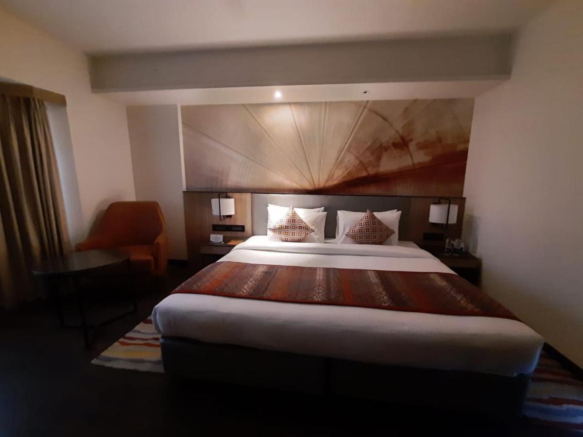 Grand Sarovar Portico, Latur Bagian luar foto